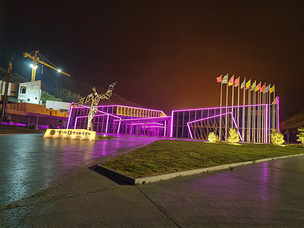 城市亮化是现代城市建设的重要组成部分，它不仅可以美化城市的夜景，还能提升城市的整体形象。随着科技的不断进步，城市亮化也得到了更多的关注和创新。本文将介绍一些关于城市亮化的创意和技术，帮助读者了解高昌城市亮化的重要性以及如何进行高昌城市亮化的规划和实施。